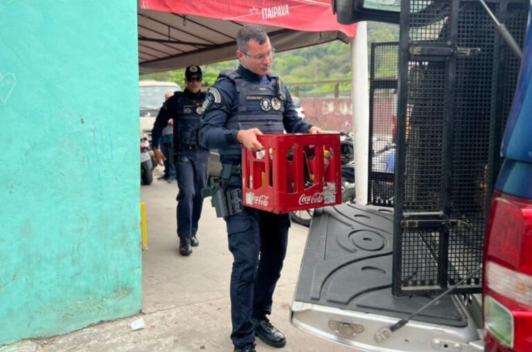 forca-tarefa-apreende-bebidas-sem-nota-fiscal-em-cubatao-nesta-sexta-(3)