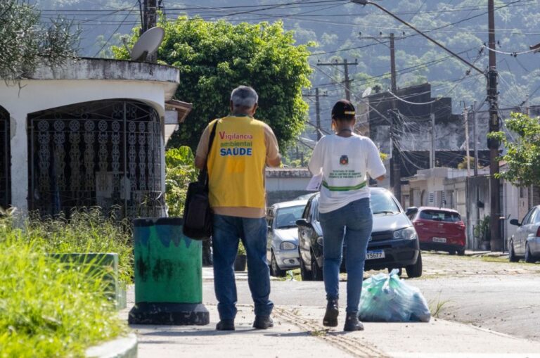 Agentes de endemias percorrem o Jardim Costa e Silva nesta semana agentes-de-endemias-percorrem-o-jardim-costa-e-silva-nesta-semana