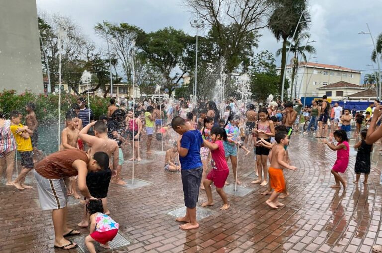 fonte-interativa-funciona-em-horarios-especiais-durante-o-verao-e-ferias-escolares-em-cubatao