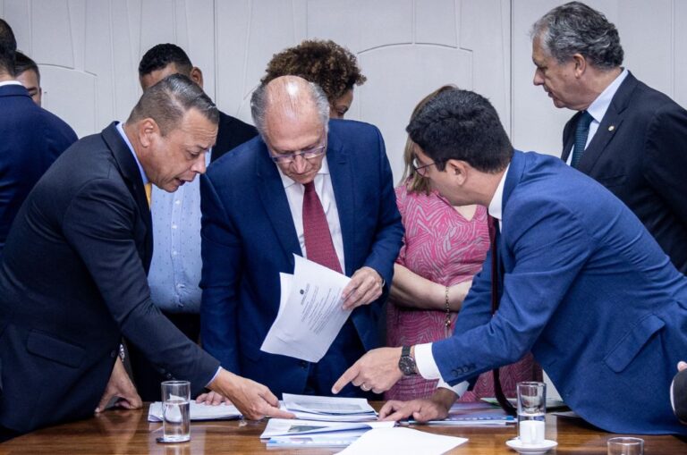 alckmin-anuncia-r$-2-bilhoes-para-a-industria-quimica:-medida-beneficia-polo-de-cubatao