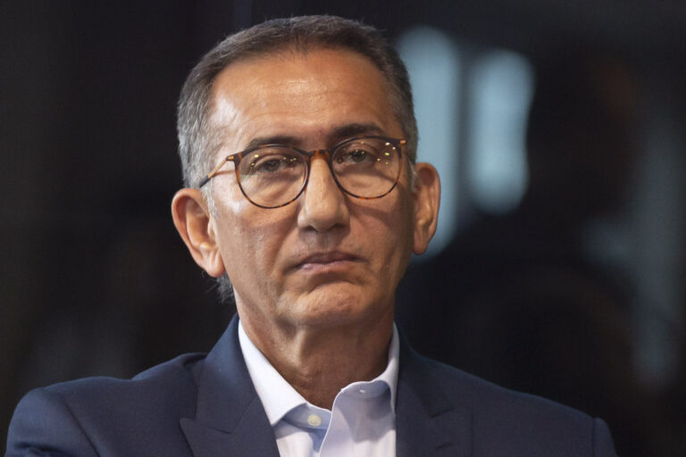 Waldez Góes desiste de concorrer ao Senado e permanecerá em ministério waldez-goes-desiste-de-concorrer-ao-senado-e-permanecera-em-ministerio