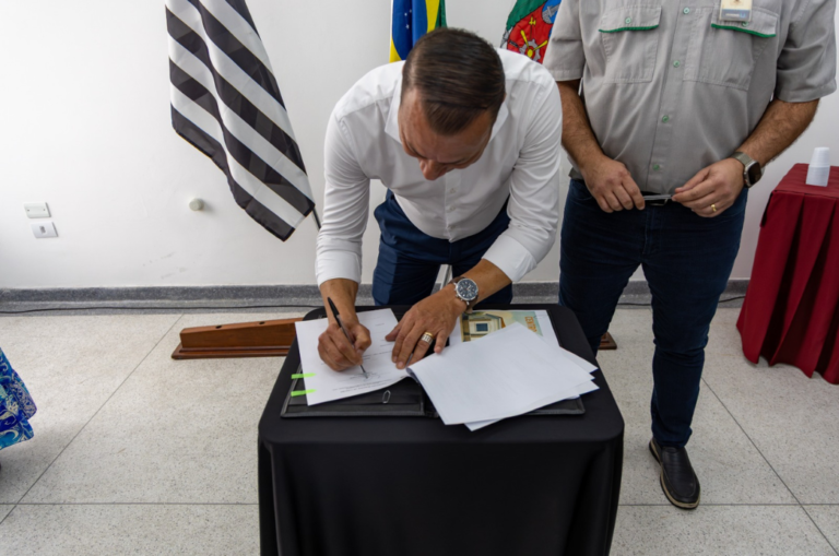 prefeitura-e-usiminas-formalizam-a-criacao-do-complexo-cultural-e-museu-da-industria