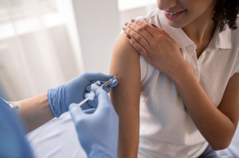 saude-–-vacina-contra-hpv-esta-disponivel-em-cubatao-para-adolescentes-de-15-a-19-anos