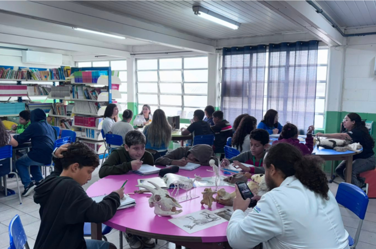 alunos-da-rede-municipal-de-ensino-participam-de-feira-de-ciencias-da-usp